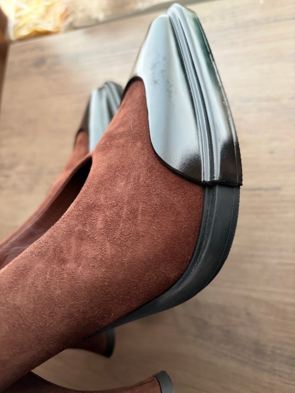 NWT Burberry Evan Brown Suede Pumps with Black Cap Toe - Picture 4 of 16